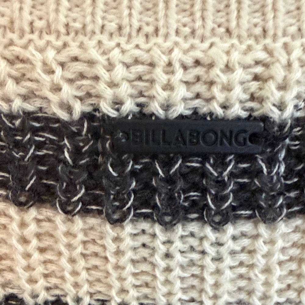 Billabong Striped Black and Cream cropped Women's Sweater Size Small - Picture 3 of 8